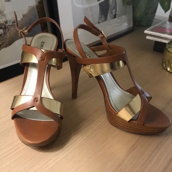 Nude/gold Heels - Picture 3 of 3